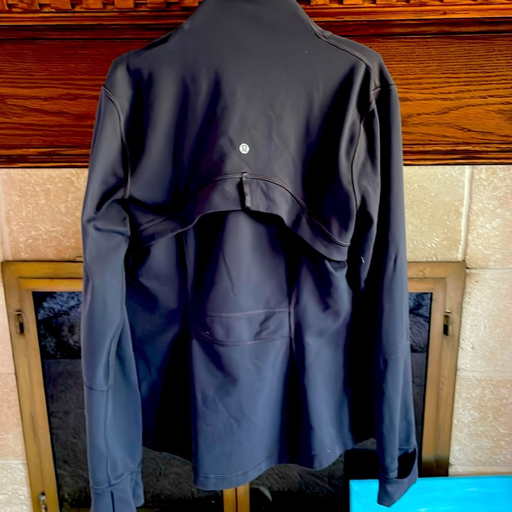 Lululemon define  jacket sz 10 gently worn super cute !! Fits great !!
